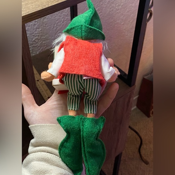 1991 Annalee Elf Doll with Gift - Picture 4 of 6